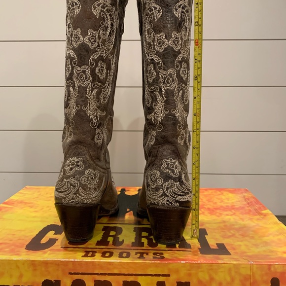 Corral, distressed brown Embroidery/Studs cowboy boots. Special Edition - Picture 4 of 8